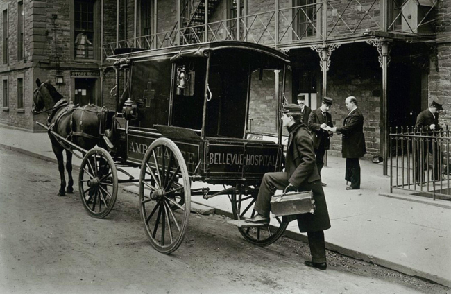 Las primeras ambulancias de la historia