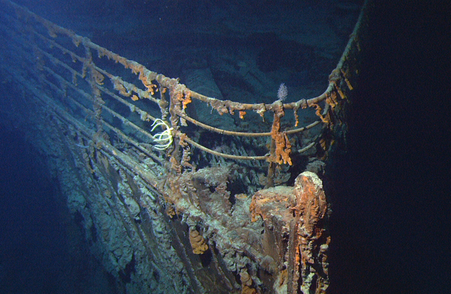 Proa del pecio del Titanic fotografiada en 2004