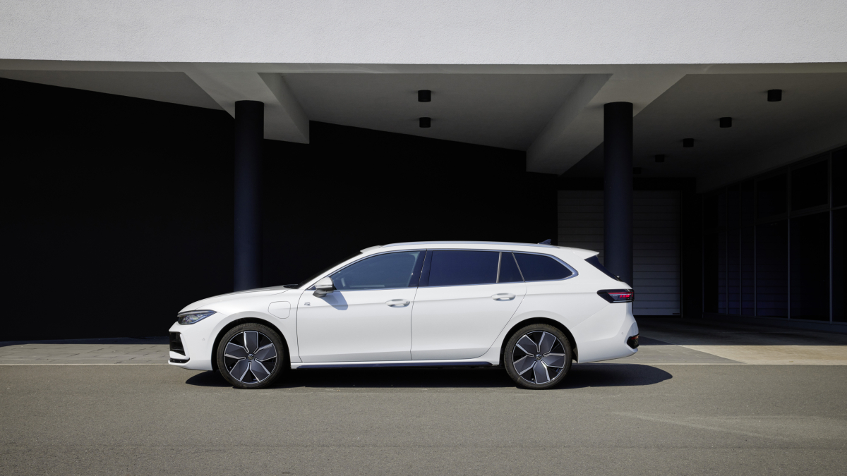 This is the new generation of the Passat: powerful design, high quality and efficient engines