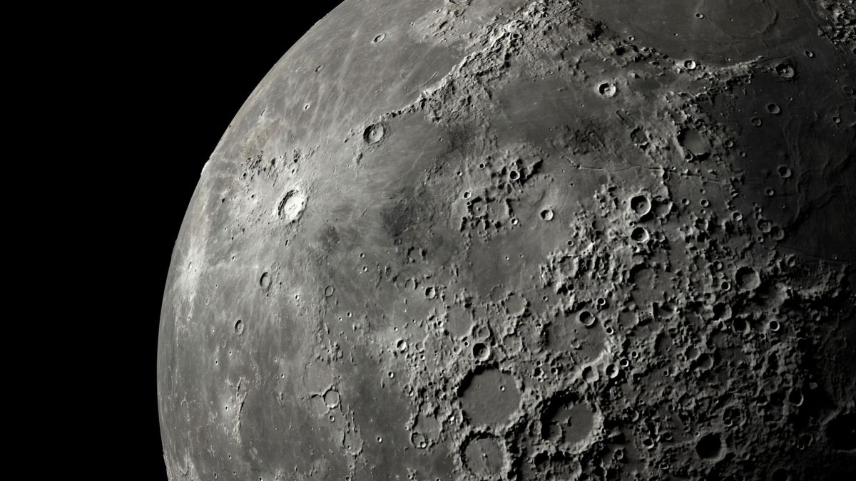 
         Una fuerza misteriosa podría estar generando agua en la Luna 
    