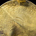 Disco de oro con la referencia a Odín