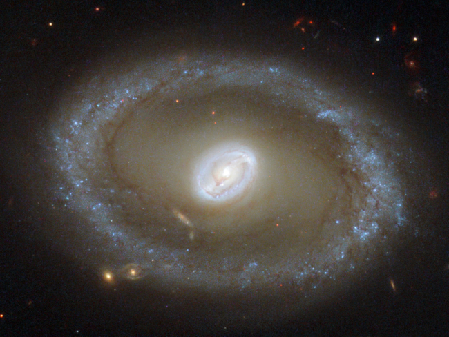 NASA / ESA / Hubble / R. Buta. University of Alabama
