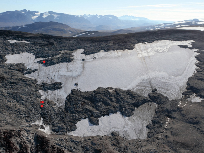 Parche de hielo Lendbreen  con los puntos donde se hallaron artefactos marcados. Imagen: secretsoftheice.com
