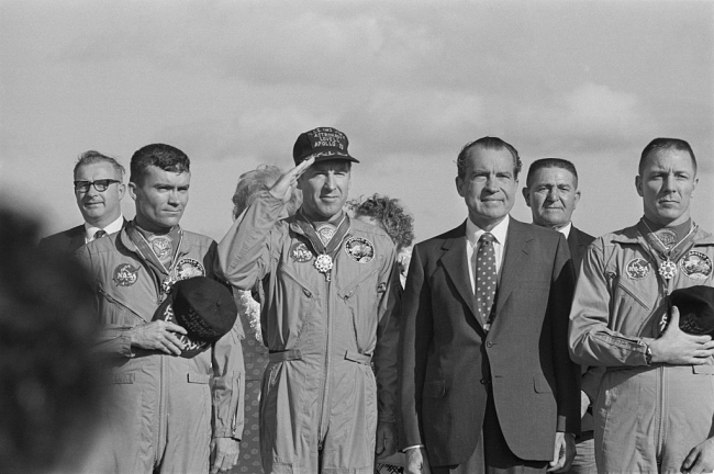 De izqda a dcha: Fred Haise, Jim Lovell, el presidente Richard Nixon y Jack Swigert /Getty
