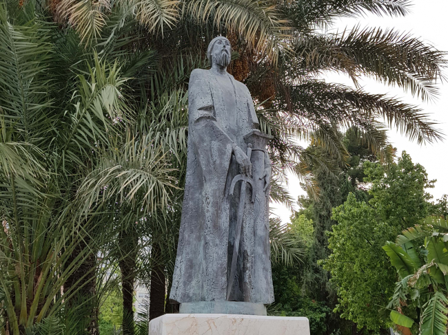 Monumento a Abderramán II. Imagen: Wikimedia Commons.