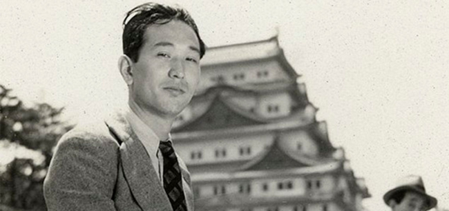 Akira Kurosawa a finales de la década de los años 30 durante un rodaje en su Japón natal. Fuente: Wikimedia Commons
