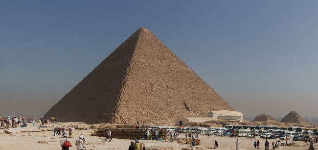 Imagen del aspecto actual de la Gran Pirámide de Giza. Fuente: Wikimedia Commons.
