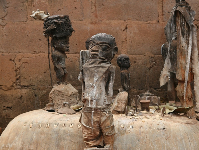 Altar vudú en Benín. Imagen: Wikicommons