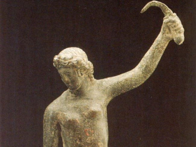 Estatua de bronce que podría representar a una luchadora tracia. Museo de Arte y Arte Industrial de Hamburgo. Imagen: Wikicommons