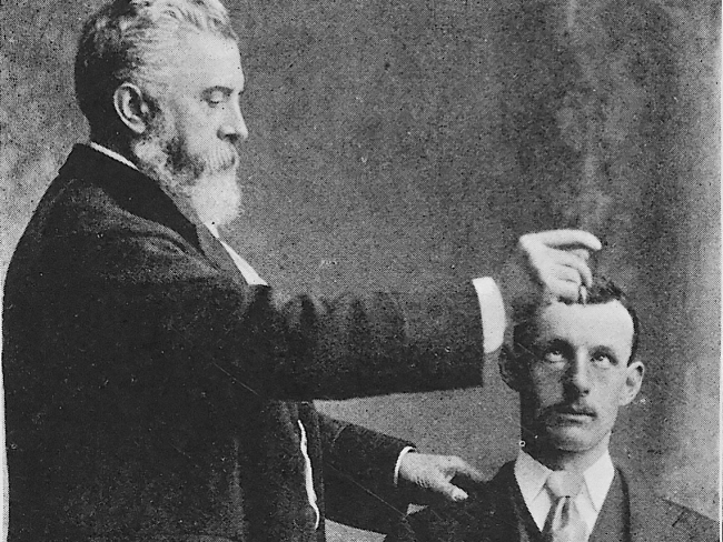 James Braid hipnotizando a un paciente. Imagen: Wikicommons