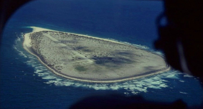 Vista aérea de la isla de Tromelin. Actualmente cuenta con una pista de vuelo para aeroplanos y una estación meteorológica. Wikimedia.