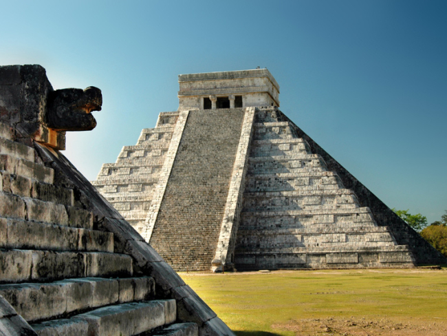 Pirámide de Kukulkán en la ciudad maya de Chichén Itzá (México).