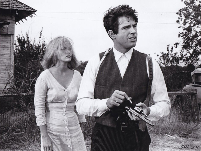Faye Dunaway y Warren Beatty en 'Bonnie y Clyde' (1967). Imagen: Wikimedia Commons.
