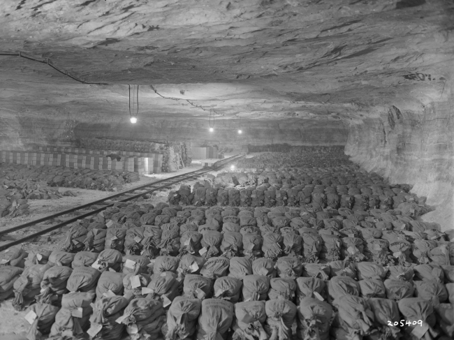 Oro robado por los nazis en la mina de sal de Merkers. Imagen: Wikimedia Commons