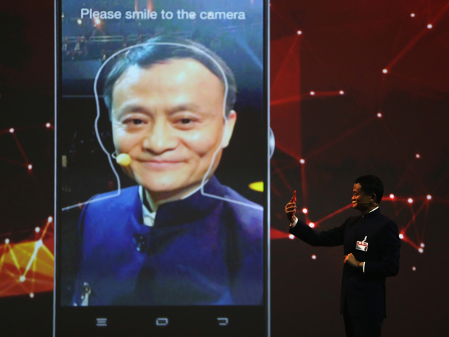 Jack Ma el CEO de Alibaba presenta su reconocimiento facial en 2015 / GETTY