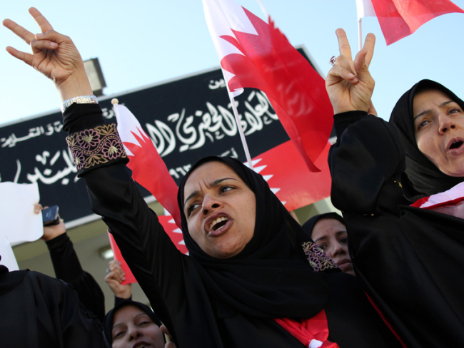 Las profesoras se suman a las protestas en la plaza de La Perla de Manama, el 20 de febrero de 2011. / John Moore. Getty Images