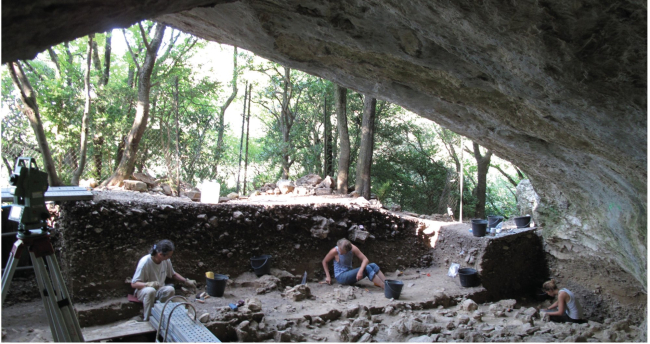 Vista del yacimiento de Grotte Mandrin. Ludovic Slimak. CNRS.