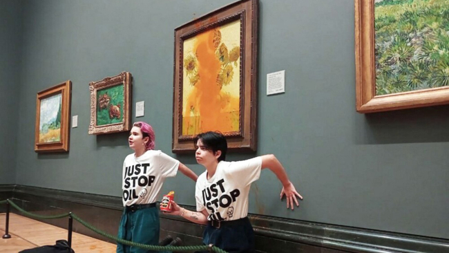 Activistas en el ataque a “Los Girasoles” de Van Gogh.