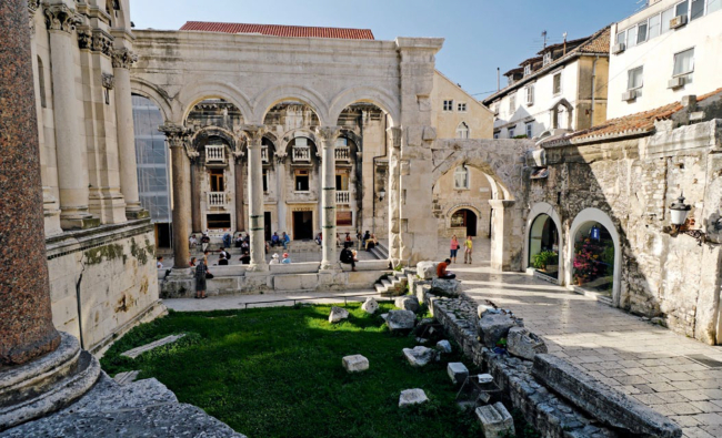En este palacio de la costa dálmata (actual Split, Croacia) pasó sus últimos seis años de vida. Foto: AGE